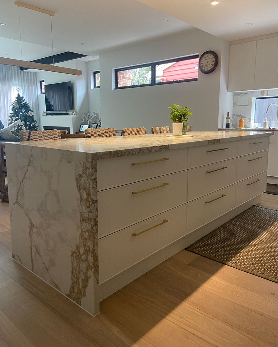 Buttons1 Hampton Style Kitchen